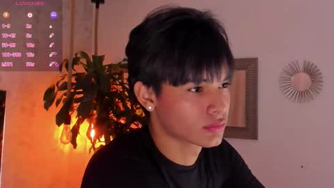 Snapshot of david_lux chatting on 10.22.25 David online show from 10.22.25