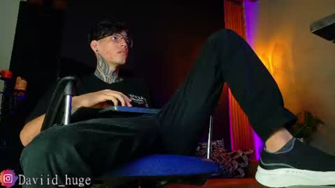 Snapshot of daviid_huge chatting on 06.18.26 daviid_huge online show from 06.18.26