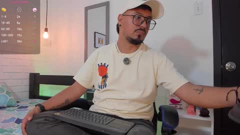 Snapshot of daviidevans chatting on 10.11.25 David Evans online show from 10.11.25