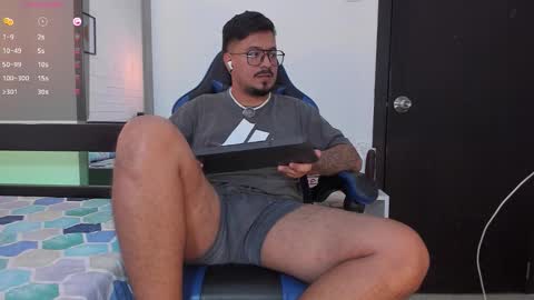 Snapshot of daviidevans chatting on 10.13.25 David Evans online show from 10.13.25