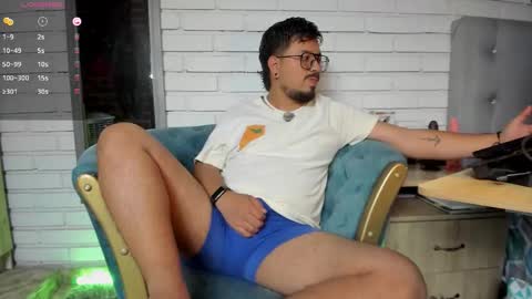 Snapshot of daviidevans chatting on 11.22.25 David Evans online show from 11.22.25