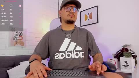 Snapshot of daviidevans chatting on 01.10.26 David Evans online show from 01.10.26