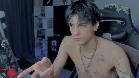 Snapshot of davisross chatting on 10.12.25 davis online show from 10.12.25