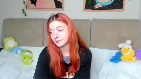 Snapshot of dayamaa chatting on 12.20.25 Di online show from 12.20.25