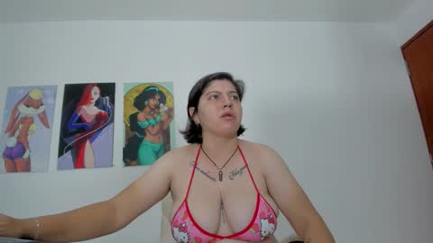 Snapshot of dayana_parra chatting on 12.19.25 dayana_parra online show from 12.19.25