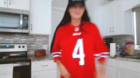 Snapshot of dazeydo chatting on 09.18.25 Dazey online show from 09.18.25