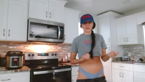 Snapshot of dazeydo chatting on 10.26.25 Dazey online show from 10.26.25