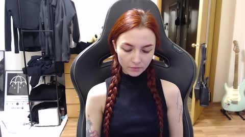 Snapshot of dead_girll chatting on 12.06.24 freak online show from 12.06.24