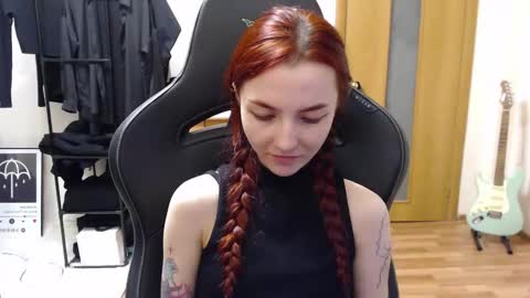 Snapshot of dead_girll chatting on 12.09.24 freak online show from 12.09.24