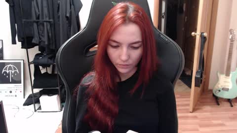 Snapshot of dead_girll chatting on 12.13.24 freak online show from 12.13.24