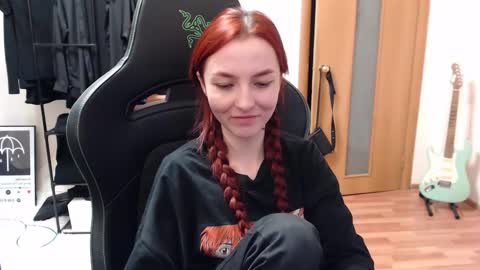 Snapshot of dead_girll chatting on 12.14.24 freak online show from 12.14.24