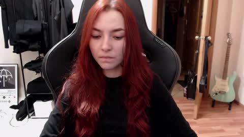 Snapshot of dead_girll chatting on 12.17.24 freak online show from 12.17.24