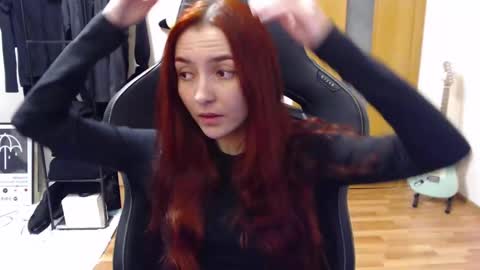 Snapshot of dead_girll chatting on 12.18.24 freak online show from 12.18.24