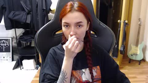 Snapshot of dead_girll chatting on 12.21.24 freak online show from 12.21.24