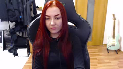 Snapshot of dead_girll chatting on 12.25.24 freak online show from 12.25.24