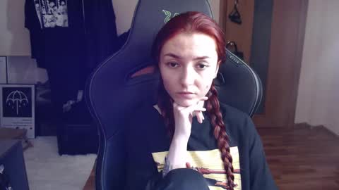 Snapshot of dead_girll chatting on 02.19.25 freak online show from 02.19.25