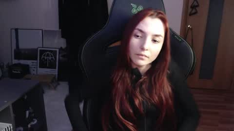 Snapshot of dead_girll chatting on 03.06.25 freak online show from 03.06.25