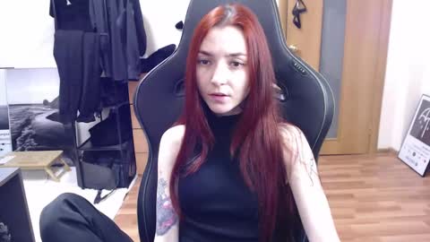 Snapshot of dead_girll chatting on 03.12.25 freak online show from 03.12.25