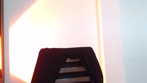 Snapshot of dead_girll chatting on 10.08.25 freak online show from 10.08.25