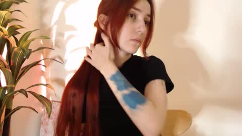 Snapshot of dead_girll chatting on 11.18.25 freak online show from 11.18.25