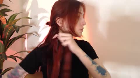 Snapshot of dead_girll chatting on 11.20.25 freak online show from 11.20.25