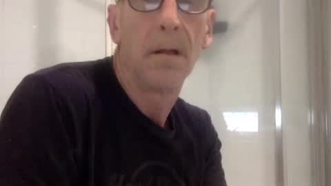 deanofflove221000 online show from 10.19.25