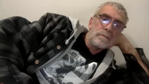 deanofflove221000 online show from 04.23.26