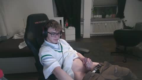 Snapshot of deanparkerx chatting on 11.23.25 Dean online show from 11.23.25