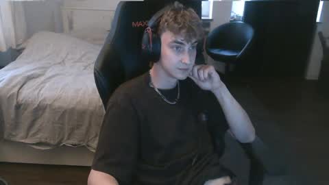 Snapshot of deanparkerx chatting on 04.29.26 Dean online show from 04.29.26