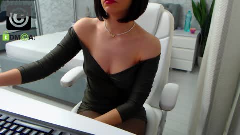 Elly online show from 12.20.24