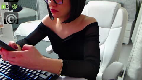 Elly online show from 01.22.25