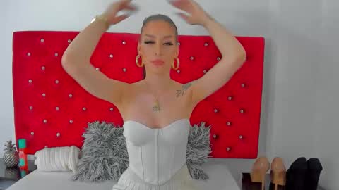 Snapshot of dearjasmine chatting on 11.30.25 Jasmine online show from 11.30.25