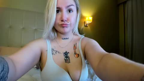 Debbie Mon Tue Fri Sun Sat GMT 3 1000am - 0400pm  online show from 09.20.25