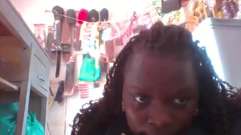 Snapshot of debbyslatter chatting on 12.17.25 debbyslatter online show from 12.17.25