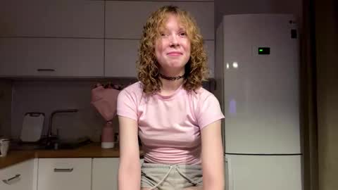 Hello My name is Sarah im new model here and little but shy. online show from 01.13.26