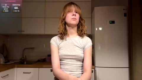 Hello My name is Sarah im new model here and little but shy. online show from 03.04.26