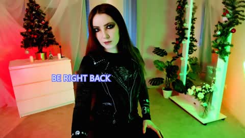 Snapshot of deca_dance chatting on 01.11.25 Ask me online show from 01.11.25