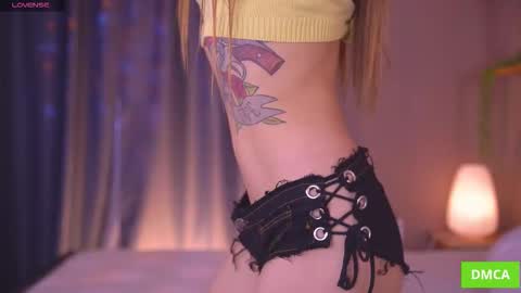 Snapshot of deeptalkss_ chatting on 11.20.25 Eva online show from 11.20.25