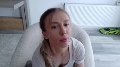 Snapshot of deidi_sweet chatting on 11.19.25 Di online show from 11.19.25