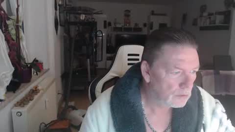 deinprinz2312 online show from 11.24.25