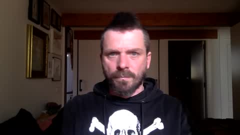 Snapshot of deivitzzz chatting on 12.19.24 Hermes online show from 12.19.24