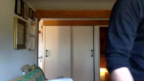 Snapshot of deivitzzz chatting on 02.03.25 Hermes online show from 02.03.25