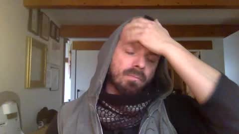 Snapshot of deivitzzz chatting on 02.12.25 Hermes online show from 02.12.25