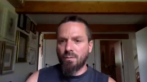 Snapshot of deivitzzz chatting on 09.12.25 Hermes online show from 09.12.25