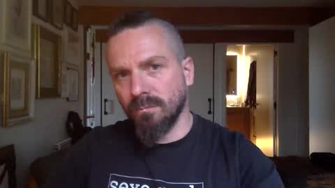 Snapshot of deivitzzz chatting on 10.26.25 Hermes online show from 10.26.25