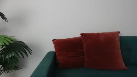 Snapshot of delilah_sweet chatting on 02.13.25 delilah_sweet online show from 02.13.25