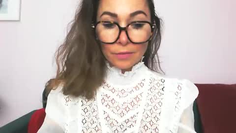 Snapshot of delilah_sweet chatting on 09.15.25 delilah_sweet online show from 09.15.25