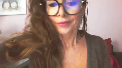 Snapshot of delilah_sweet chatting on 10.22.25 delilah_sweet online show from 10.22.25