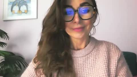 Snapshot of delilah_sweet chatting on 10.28.25 delilah_sweet online show from 10.28.25