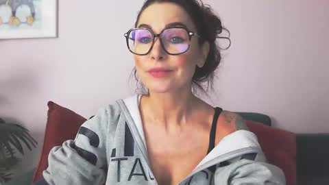 Snapshot of delilah_sweet chatting on 11.11.25 delilah_sweet online show from 11.11.25